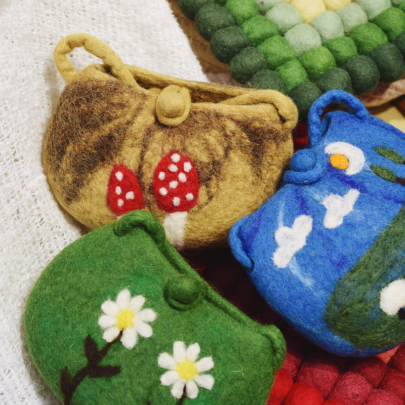 手工羊毛毡小包斜挎包可爱迷你