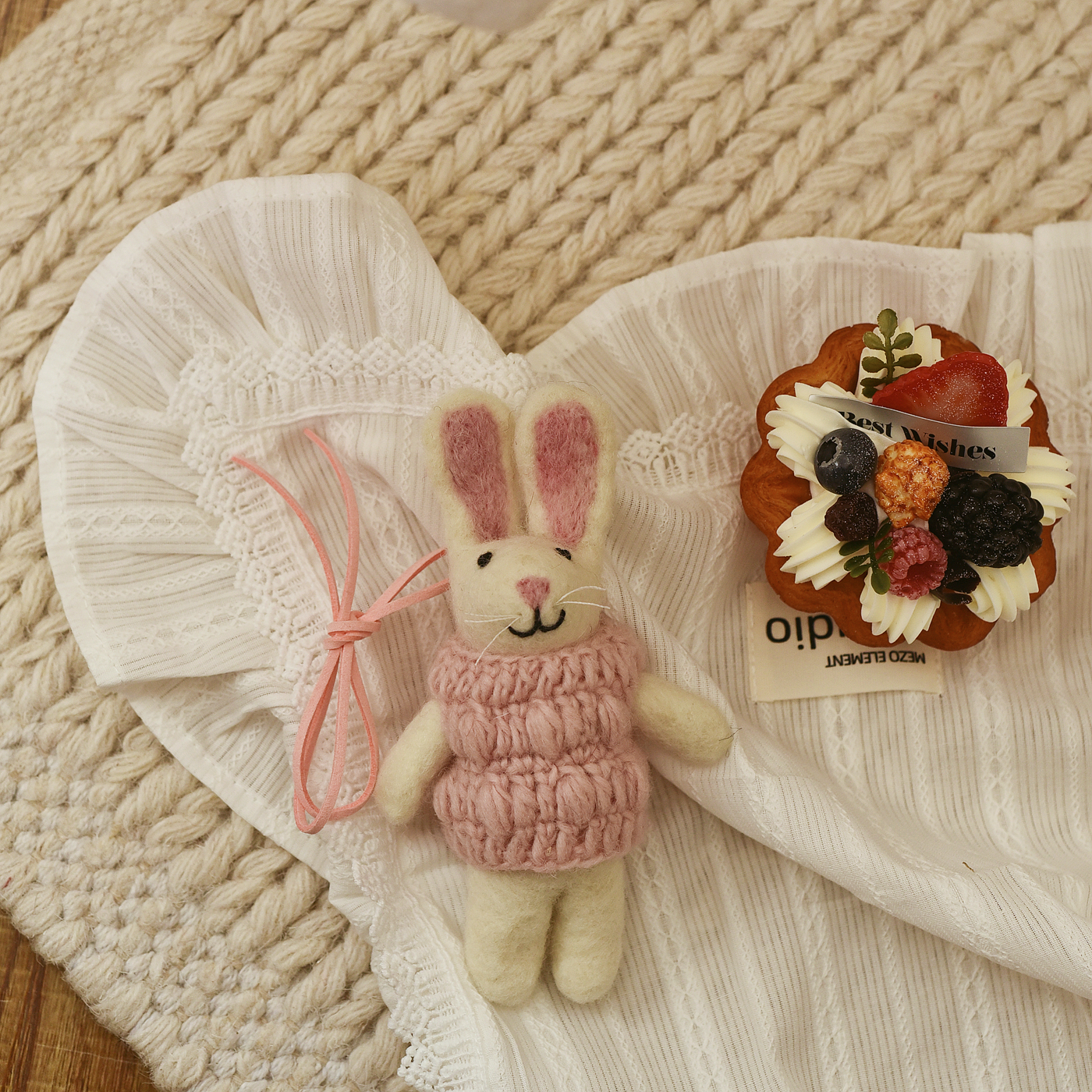 重工进口手工羊毛毡挂件粉色毛衣兔子包挂少女白色车挂生日礼物新