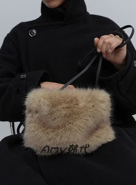 折扣 autt韩国直邮Pane Bag 可爱毛绒绒的 毛皮单肩斜挎包2色