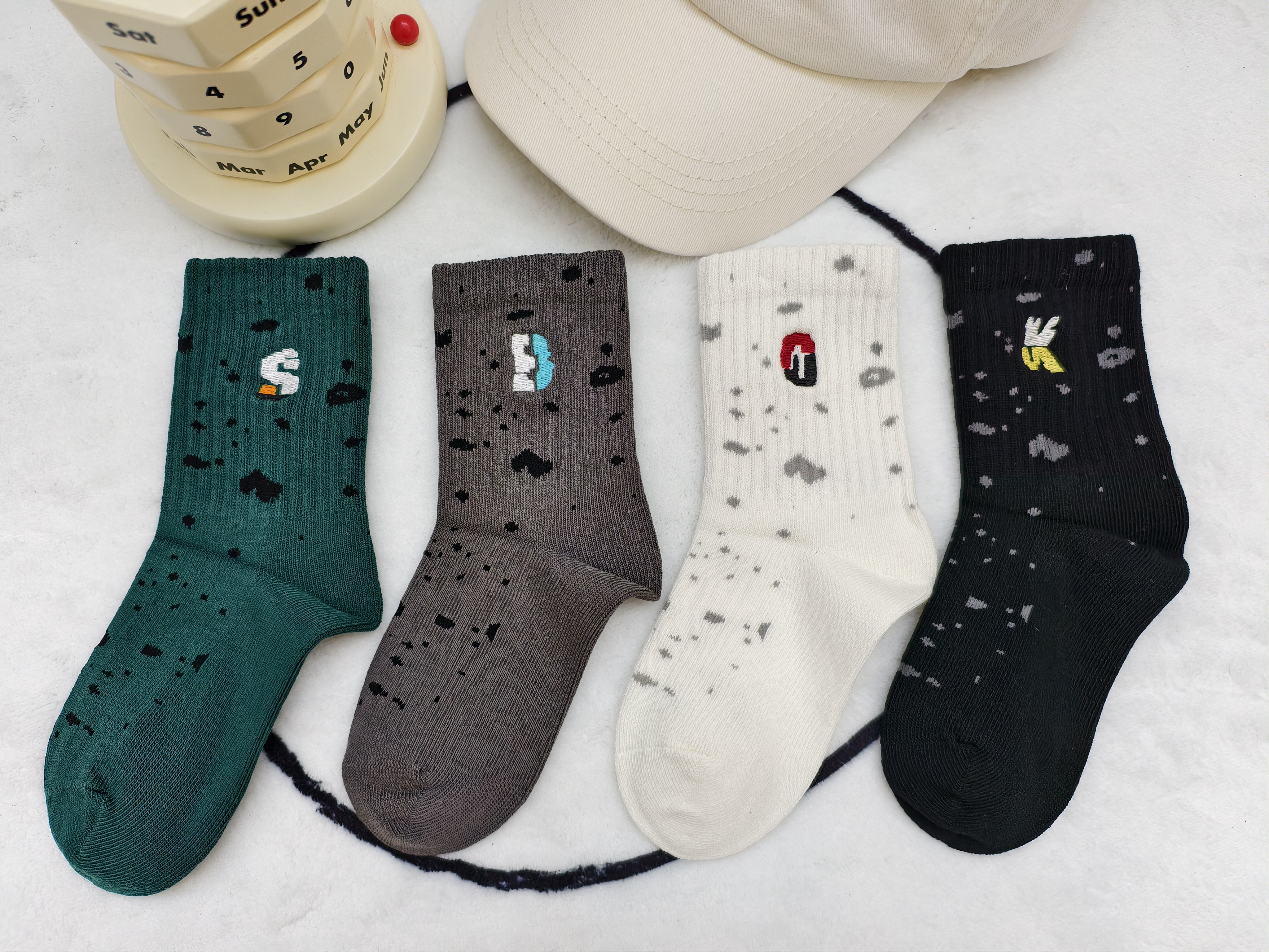 米若克秋冬新款儿童袜子中筒袜男童女童刺绣学生运动无骨吸汗袜子