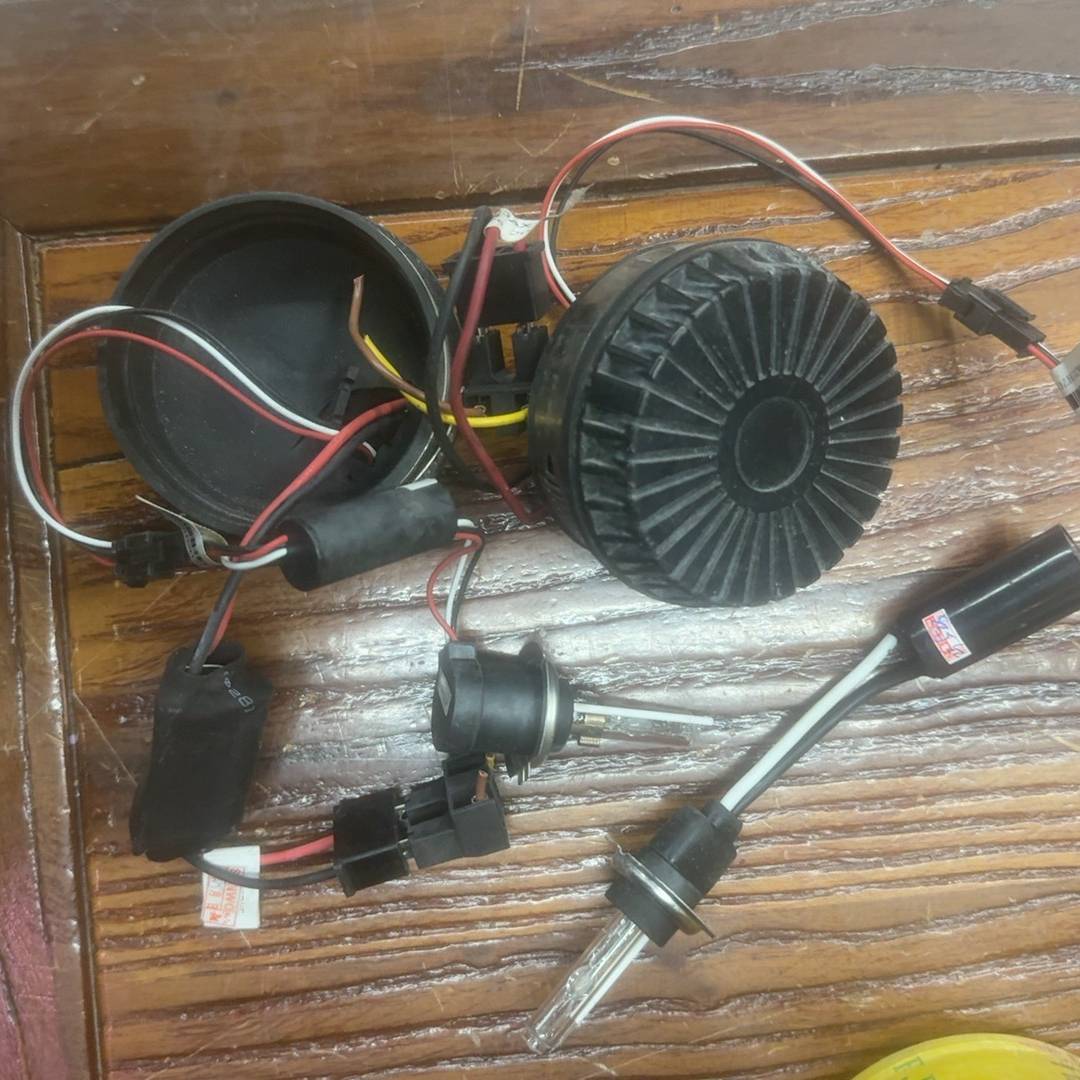 议价2010到2012老标致408疝气灯，金华达，一套