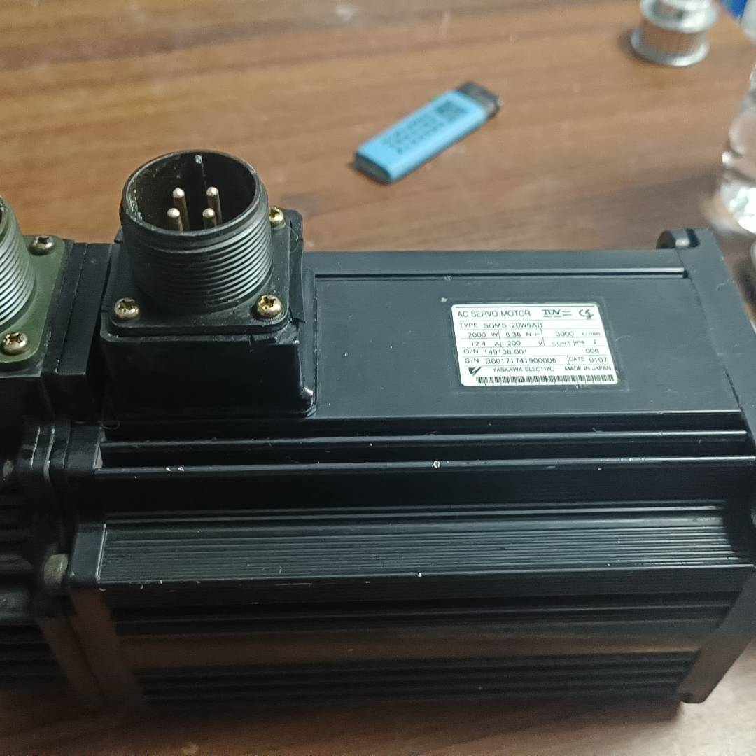 议价安川2000瓦伺服电机型号S-20W6AB现货一台成