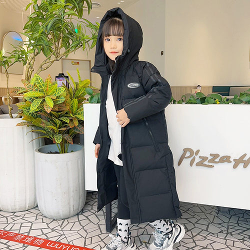 2026年波比猪女童长款黑色羽绒服加厚保暖连帽宽松长款羽绒服外套