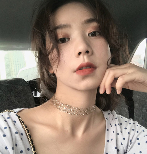 gfriend组合丁恩妃多层镶钻项圈
