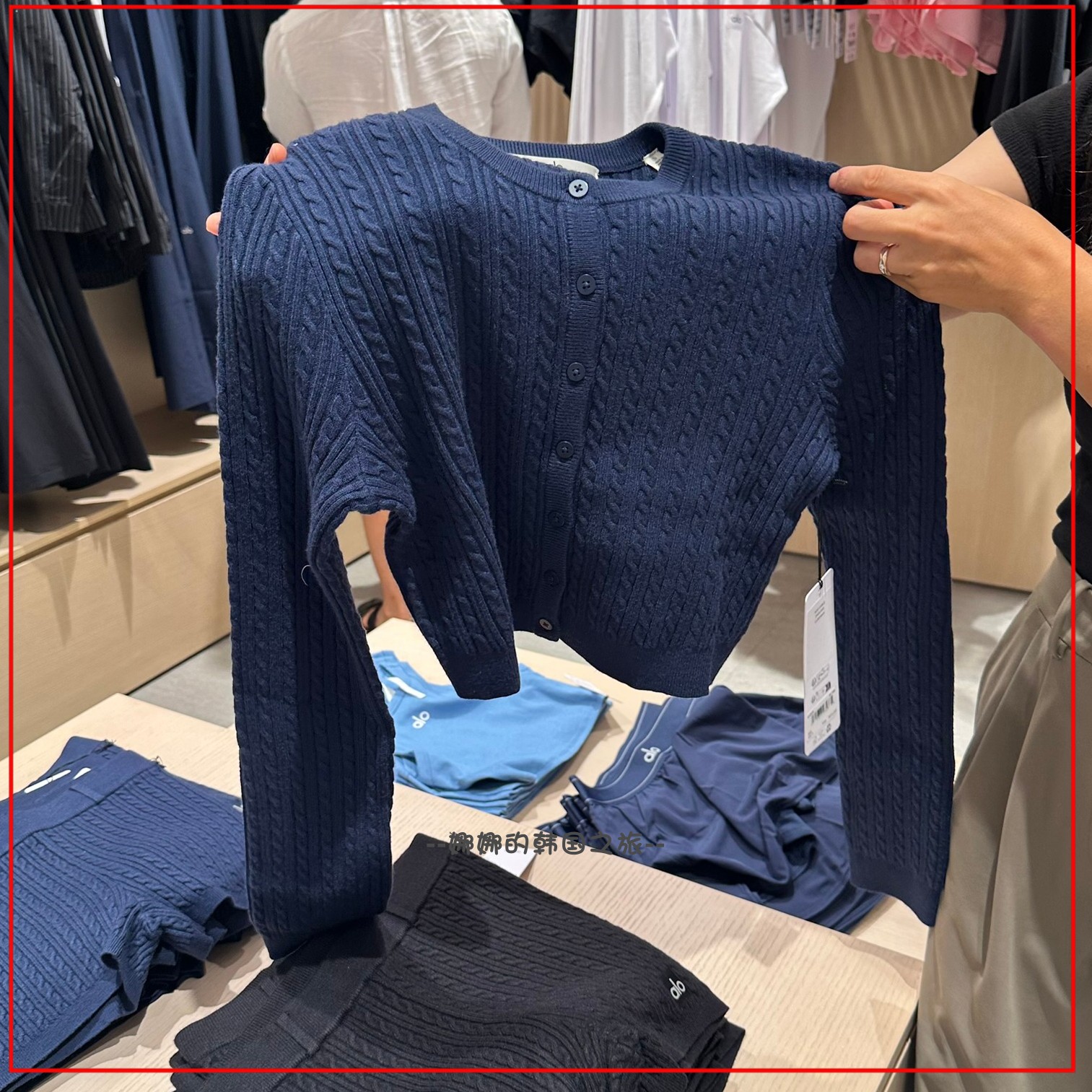 韩国代购ALO Mini Cable Sweater女士针织长袖开衫吊带短裤套装图片