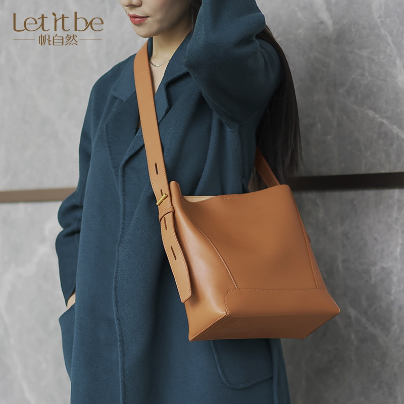 可调节宽肩带斜挎水桶包牛皮通勤