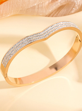 欧美钛钢卡扣手镯女简约三排镶钻跨境爆款时尚开口不锈钢V形手镯