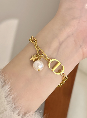 欧美跨境小众设计CD字母珍珠手链女钛钢真金电镀复古气质百搭粗链