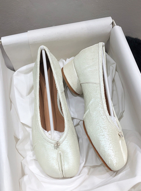 对版人鱼姬tabi分趾鞋女2026春新款中跟褶皱浅口单鞋镭射芭蕾舞鞋