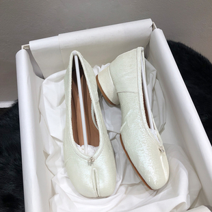 对版人鱼姬tabi分趾鞋女2026春新款中跟褶皱浅口单鞋镭射芭蕾舞鞋