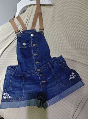 女夏小熊刺绣牛仔背带短裤/亏本清/