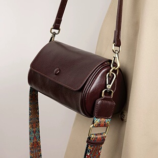 腋下包女斜挎2026新款高级感真皮圆筒包复古新中式牛皮单肩斜挎包
