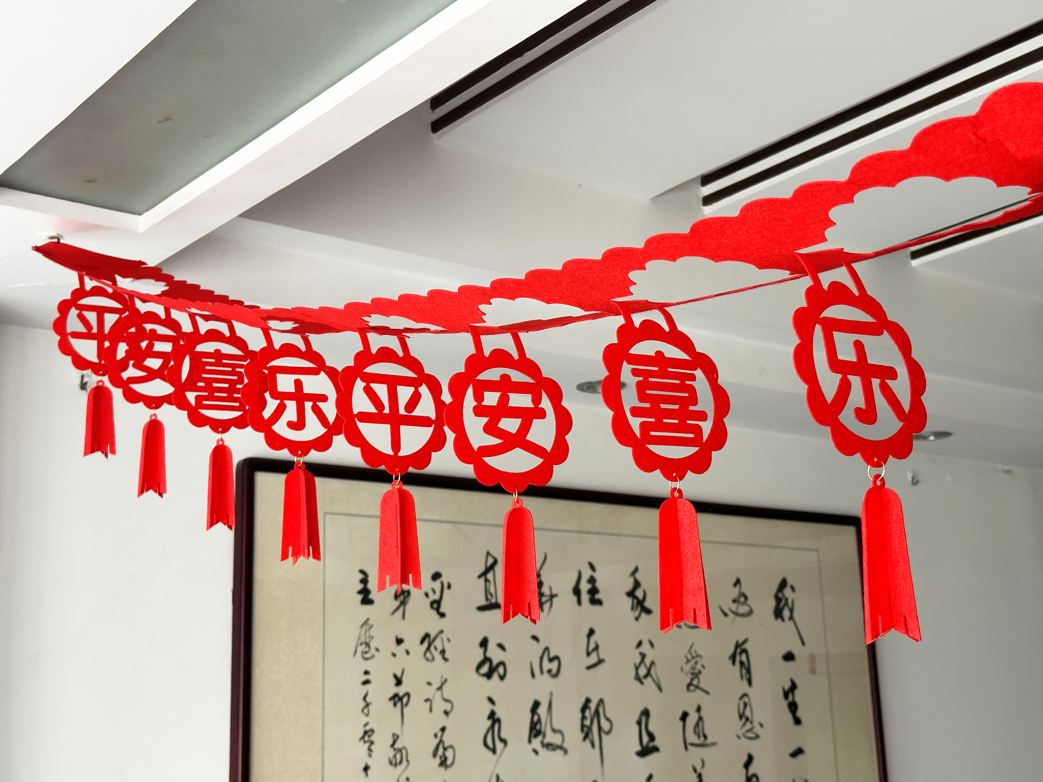 用品教舞台庆春挂件大红色节日节堂教会新年喜拉花圣诞天花板装饰怎么看?