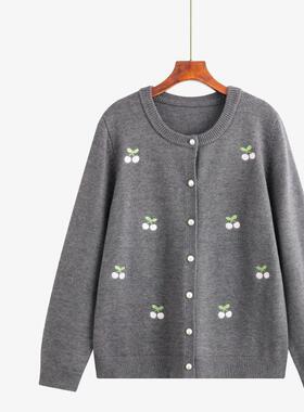 大码女装圆领休闲毛衣外套女2025冬款胖mm宽松刺绣针织开衫23533