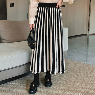 大码女装显瘦条纹半裙女流苏裙2023冬款胖mm宽松遮肉针织半身裙