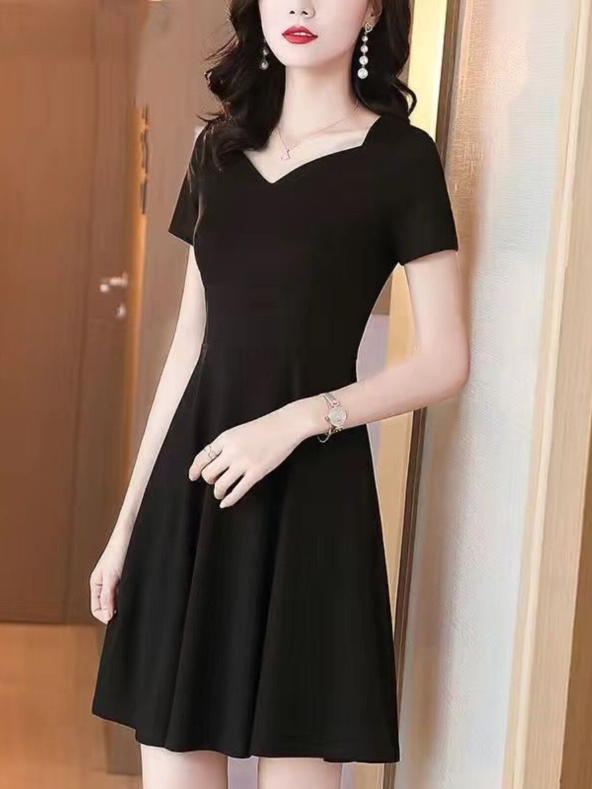 SOLID COLOR LITTLE BLACK DRESS V-NECK HEPBURN STYLE A-LINE SKIRT SMALL MAN DRESS NEW WOMENS SUMMER SHORT SLEEVE MIDI SKIRT PERSONALITY