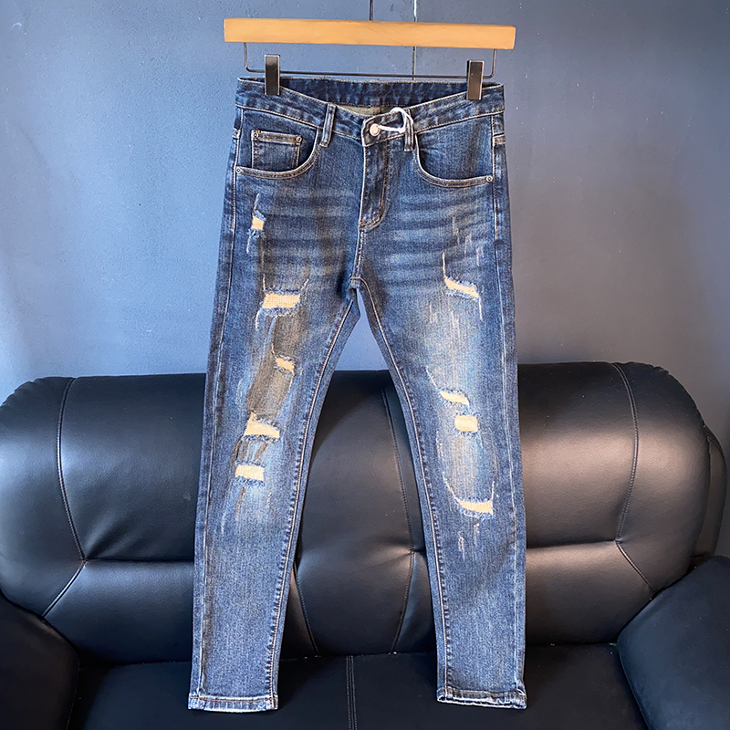 潮牌修身小脚牛仔裤男