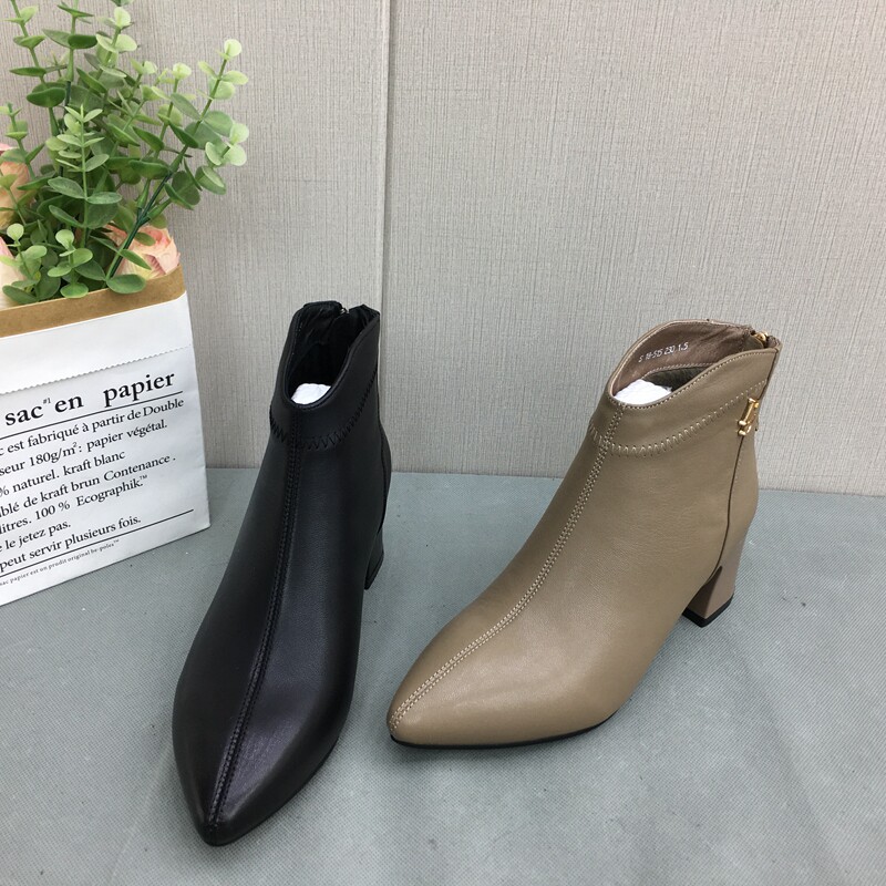 冬季新款断码清仓处理女靴尖头粗高跟后拉链头层牛皮气质绒里短靴