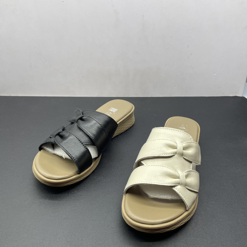 中年拖鞋女款夏季外穿真皮妈妈鞋浅口单鞋