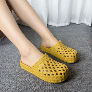 外穿学生居家凉拖鞋 女夏百搭透气软底防滑洞洞时尚 女 包头拖鞋 新款