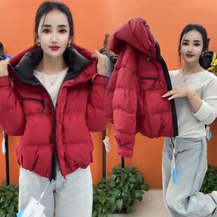 红色短款羽绒服女冬季2026新款时尚连帽加厚白鸭绒面包服保暖外套