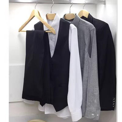 现代简约样板房衣帽间服装样品衣柜展厅男士西装马甲衬衫道具摆设