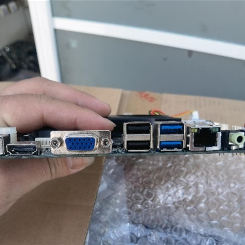 OEM 1037U 2COM  C1037U-V NTX  广告机一体机 17*17 超薄