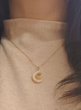 项链女爆款韩式设计轻奢小众锁骨链简约复古时尚带钻月亮钛钢配饰