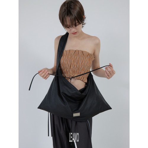 LEAMO慵懒随性肩带可调节斜挎包