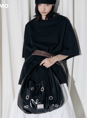 LeAMO｜原创'Holes洞洞包'金属朋克气眼油蜡皮亮面手拎三角单肩包