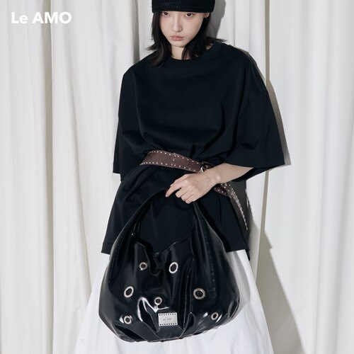 朋克气眼装饰油蜡亮面皮革单肩包