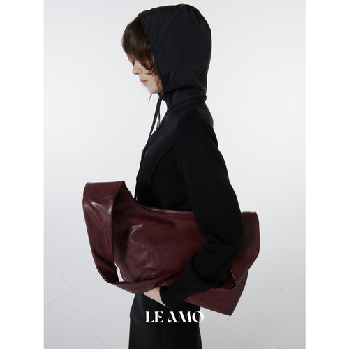 阿尔法不对小众设计斜挎包