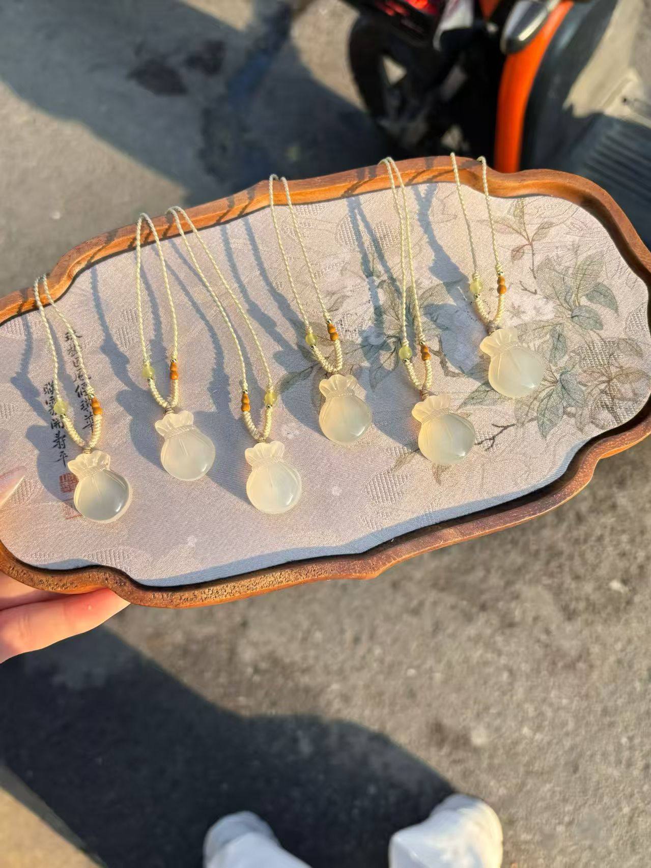 福利财源滚滚来天然高冰白玉髓钱袋子吊坠福袋玛瑙项链女款新中式