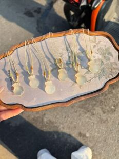 福利财源滚滚来天然高冰白玉髓钱袋子吊坠福袋玛瑙项链女款新中式