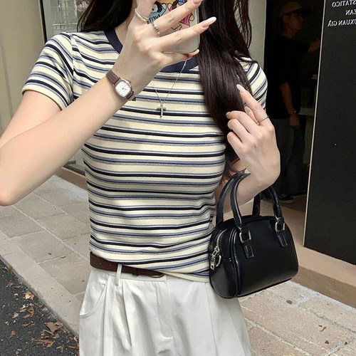 夏季女士圆领撞色条纹正肩短袖T恤女显瘦时尚百搭洋气休闲上衣潮