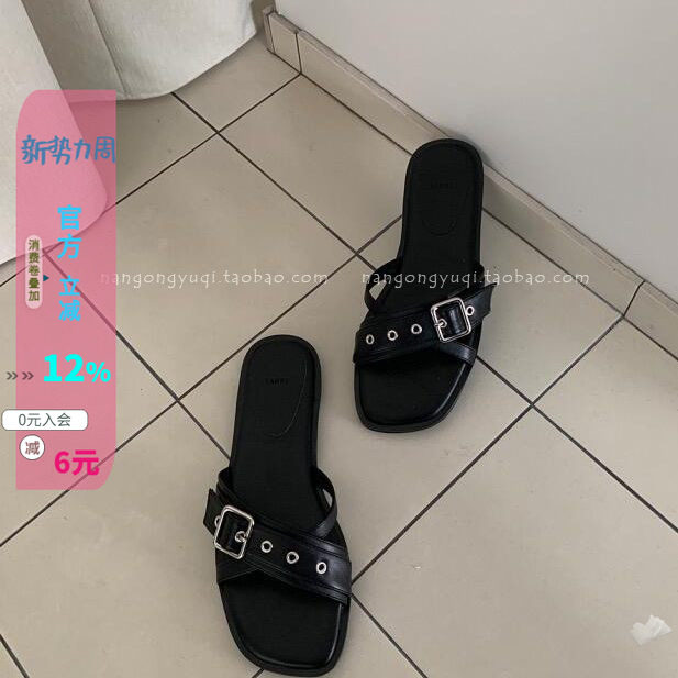 铆钉皮带扣露趾平底一字拖