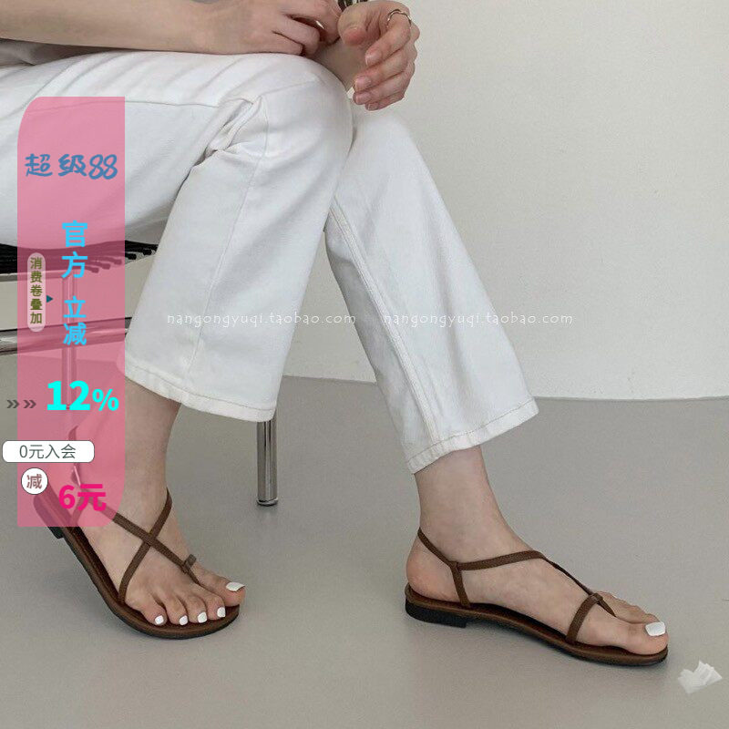 细带皮带扣套趾平底凉鞋