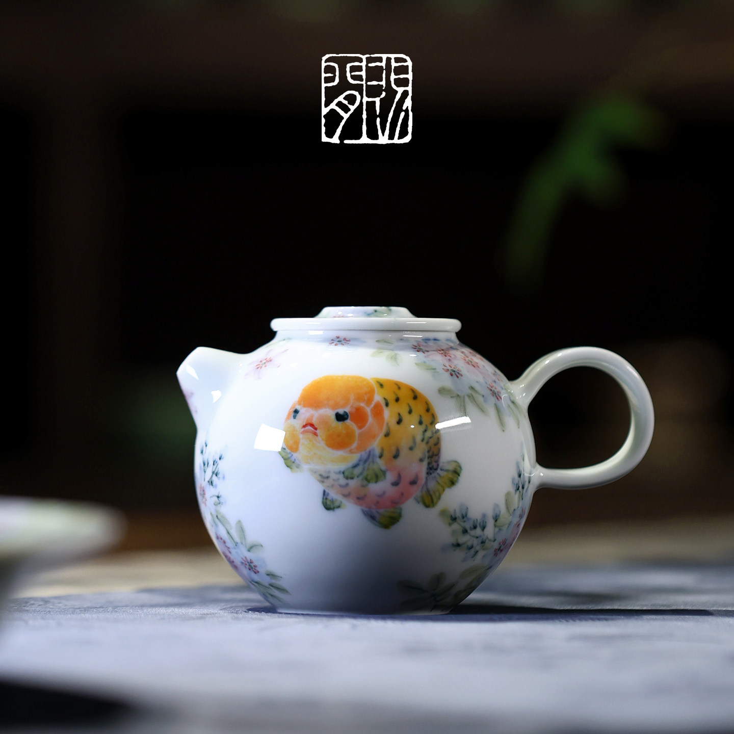 赐闲堂聚耳听风壶手绘釉下彩兰寿鱼泡茶壶分茶器景德镇陶瓷茶具