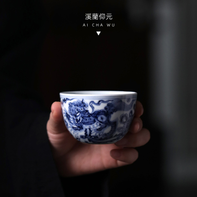 溪兰仰元青花狮子滚绣球卧足缸杯