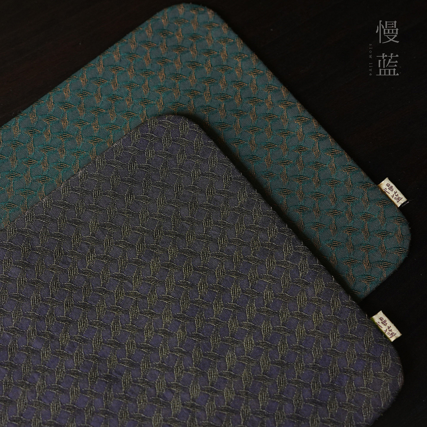 慢蓝串枝纹香云纱茶席桌旗收纳包图片