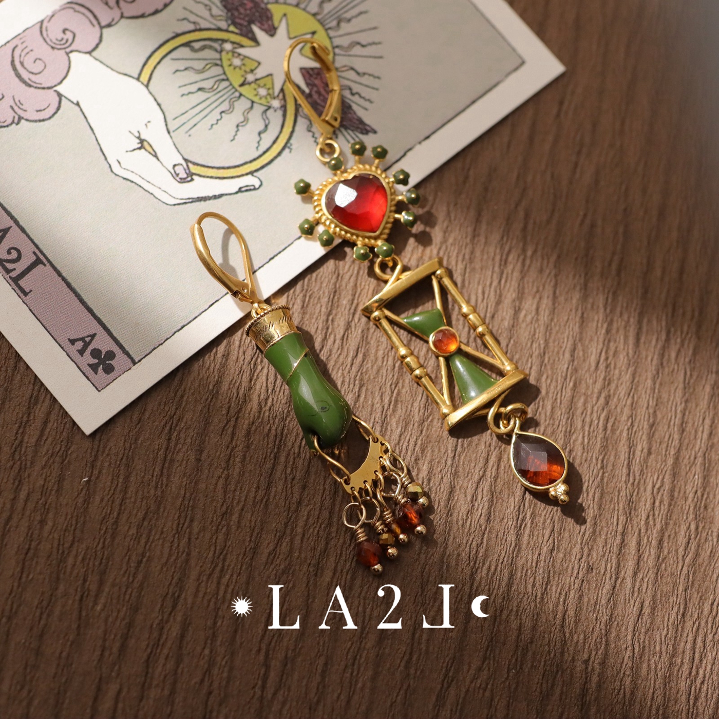 法国LA2L正品 古典神秘肉桂石绿珐琅手爱心水滴沙漏珠不对称耳环