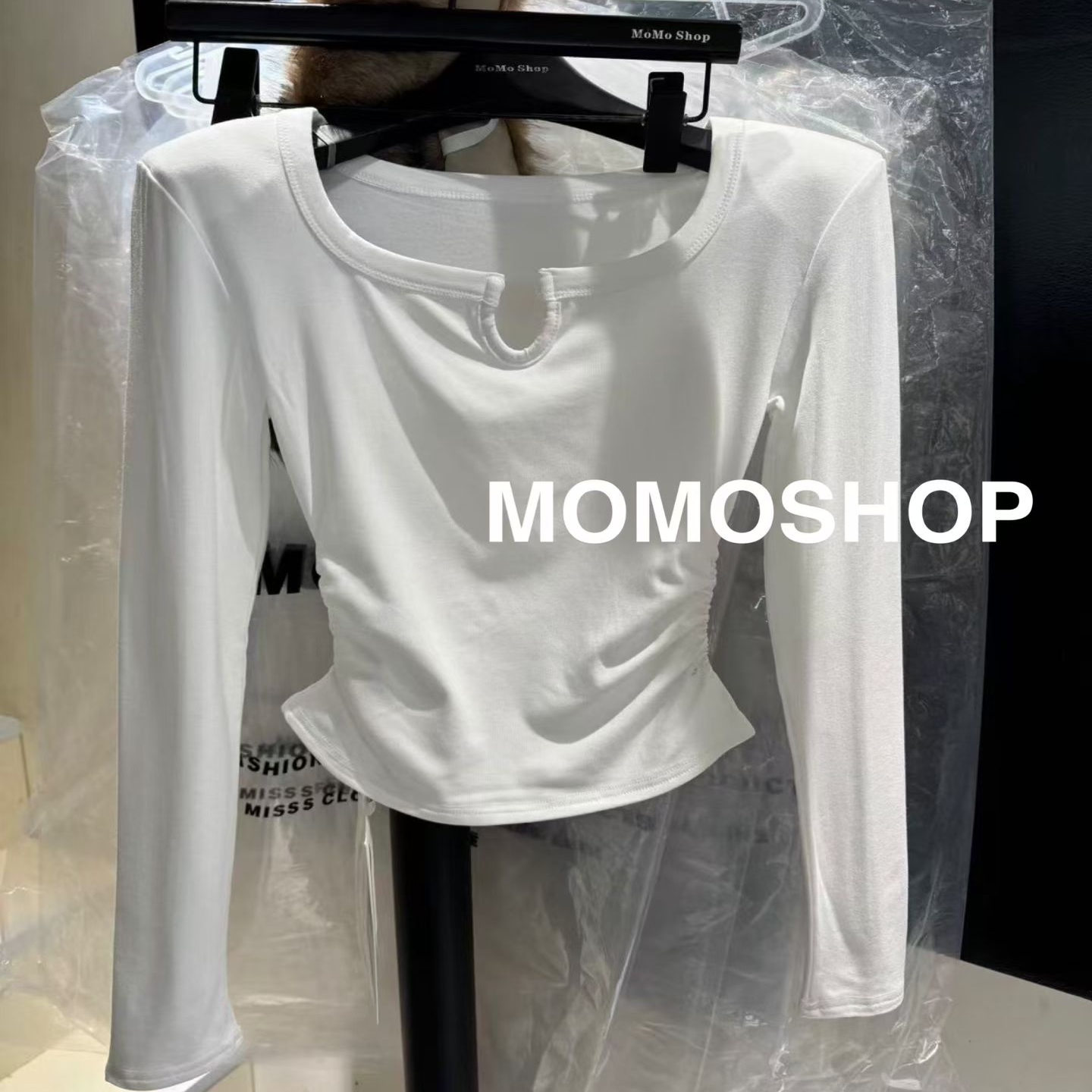 百搭显瘦褶皱设计感u领打底衫