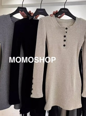 Momo针织裙2025秋冬新款气质显瘦单排扣加绒设计感圆领长袖连衣裙