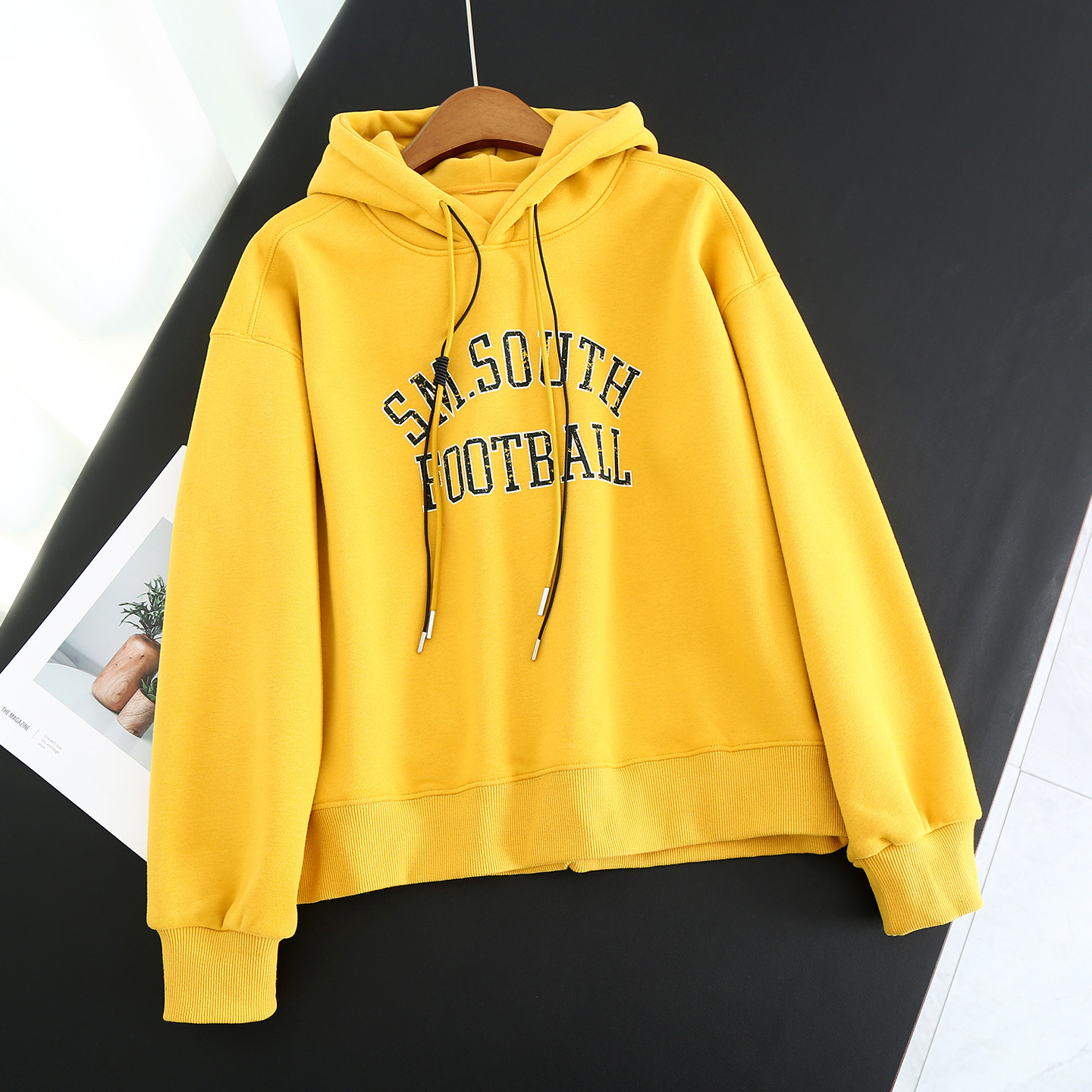 潮流连帽加绒抽绳印花套头卫衣女