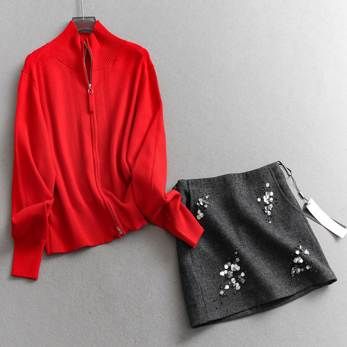 红色立领双拉链镂空毛衣短裙套装