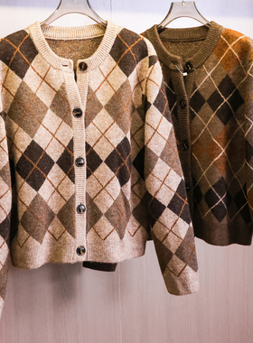 费尔岛菱形格提花遮肉显瘦圆领毛衣25冬季新款长袖女针织开衫N948