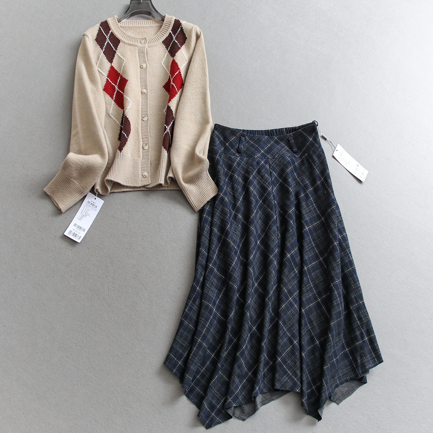 撞色菱形格纹长袖毛衣开衫可配一整套不规则格子半身裙套装女Q737,女装/女士精品,时尚套装,淘宝优惠券,粉丝福利购,淘宝优惠卷