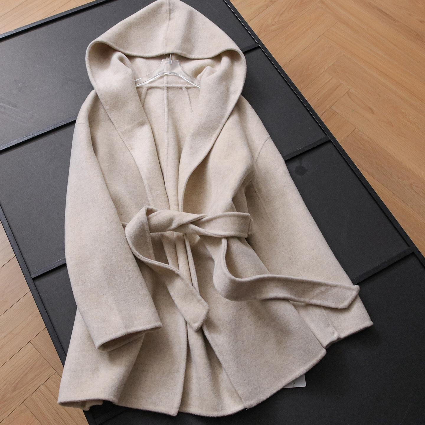 连帽无扣系带中长款双面羊绒大衣
