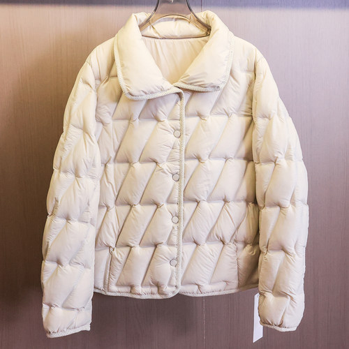 轻盈不臃肿长袖外套女羽绒服