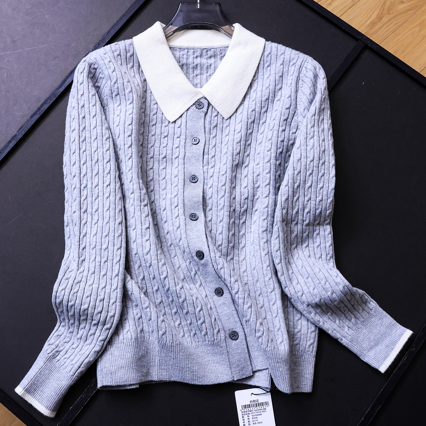 撞色假两件软糯显瘦立体绞花毛衣